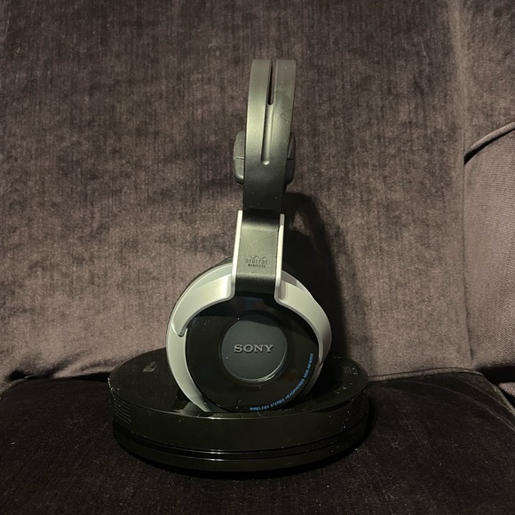 Sony Wireless Headphones DP-RF6000 Missing Charging Cable - Picture 2 of 6